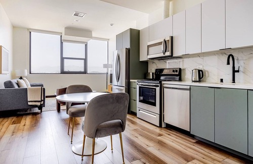 Westlake Apartment | Blueground | MacArthur Park, pool, nr Wilshire Blvd