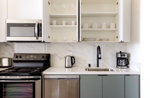 Westlake Apartment | Blueground | MacArthur Park, pool, nr Wilshire Blvd