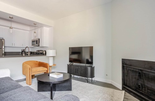 Beverly Grove Apartment | Blueground | Melrose, fireplace, nr Griffith Park