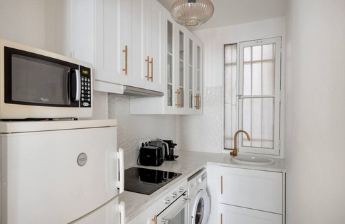 Montmartre Apartment | Blueground | Montmartre, close to shops & cafes