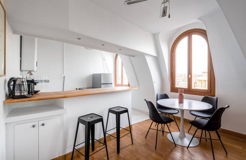 Quartier du Faubourg-Montmartre Apartment | Blueground | Montorgueil, nr Grands Boulevards