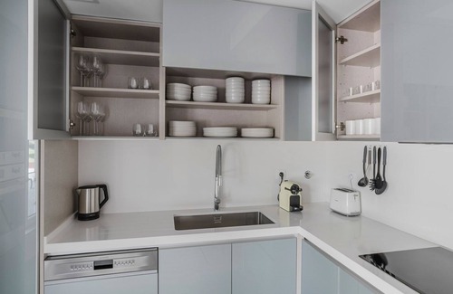 Paco De Arcos Apartment | Blueground | Oeiras, furnished, a/c, washer