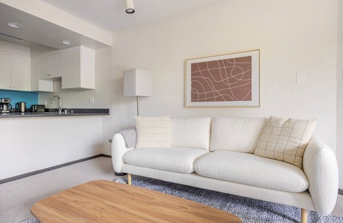 Pasadena Apartment | Blueground | Pasadena, pool & AC, nr Caltech