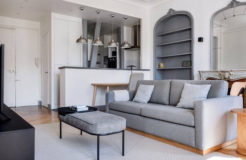 Quartier du Faubourg-Montmartre Apartment | Blueground | Rochechouard, a/c, nr restaurants