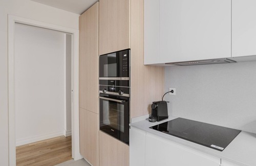 Sao Sebastiao da Pedreira Apartment | Blueground | São Sebastião, AC & w/d, nr park