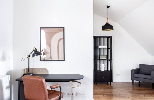 Lisbon Old Town Apartment | Blueground | Santo António, pool & parking
