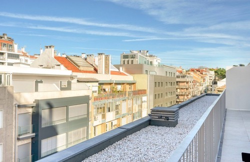 Lisbon Old Town Apartment | Blueground | Santo António, pool, fully furnished