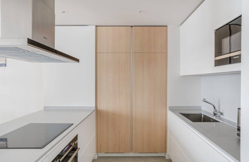 Sao Sebastiao da Pedreira Apartment | Blueground | Santo António, doorman, w/d, a/c