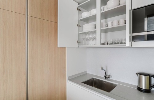 Sao Sebastiao da Pedreira Apartment | Blueground | Santo António, doorman, w/d, a/c