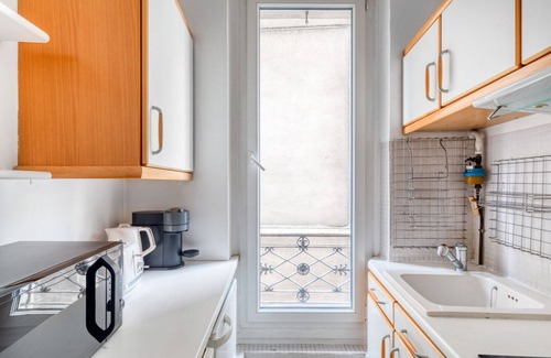 6th Arrondissement Apartment | Blueground | St Placide, balcony, nr Bon Marché