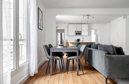 Porte-Dauphine Apartment | Blueground | Trocadéro, elev, nr Eiffel Tower