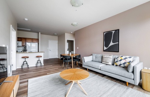 University District Apartment | Blueground | Univ Dist, AC & elev, nr UW & Burke