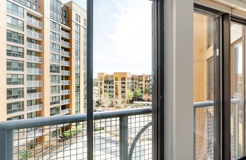 Ballston Apartment | Blueground | Virginia Sq, pool & w/d, nr parks