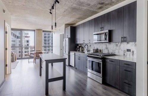 West Loop Apartment | Blueground | West Loop, pool & gym, nr park