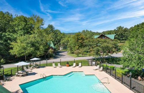 Gatlinburg - Pigeon Forge House | Bluestem Bluebell by AvantStay Incredible Views w Large Balcony Indoor Pool