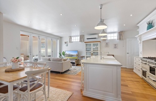North Adelaide House | Bluestone Symmetrical Cottage with Outdoor Area