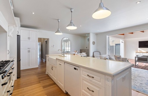 North Adelaide House | Bluestone Symmetrical Cottage with Outdoor Area