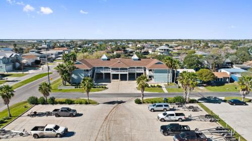Flour Bluff Hotel | Bluff's Landing Lodge