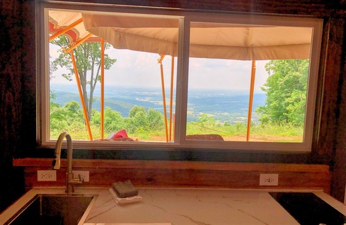 Altamont RV Rental | Bluff side retreat: luxe tent with spa tub & breathtaking views near Savage Gulf