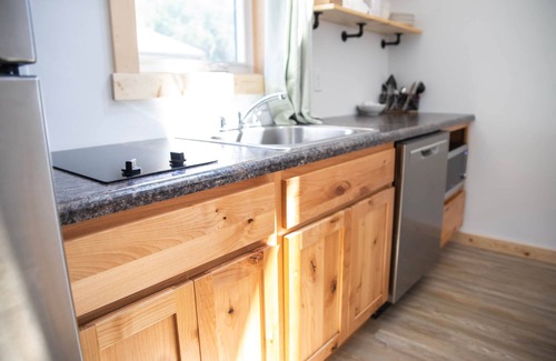 Decorah Villa | Bluffside Gardens Maple Series 8B - Pet Friendly