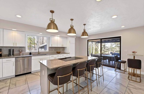 Willoughby Hills House | Bluffside Retreat Sum