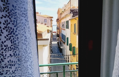 Orbetello Apartment | BluMare Adorable mini apartment in historic center