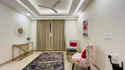 Saket Apartment | BluO Elegant 4BHK Saket - Lift, Balcony, Parking