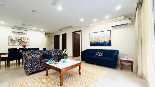 Saket Apartment | BluO Elegant 4BHK Saket - Lift, Balcony, Parking