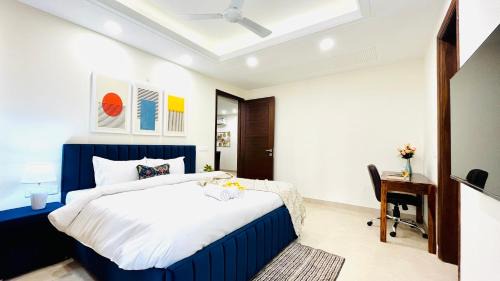 Saket Apartment | BluO Elegant 4BHK Saket - Lift, Balcony, Parking