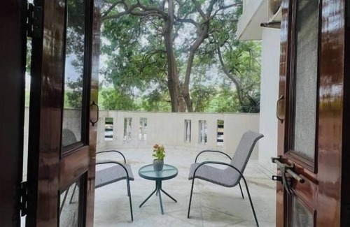 Gurugram Apartment | BluO Modern 1BHK - DLF Galleria Market