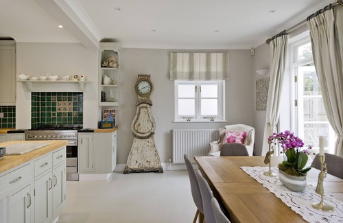 Wandsworth Common House | Blush Springs, by Veeve