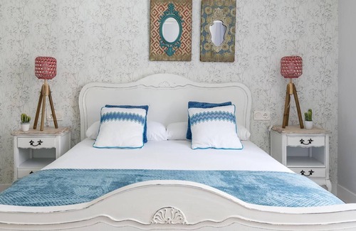 Abando Apartment | BMA2 by Forever Rentals. Deluxe 1bedroom apartment. Air conditioning and wifi.