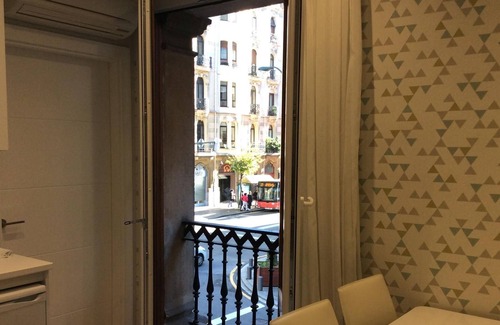 Abando Apartment | BMA4 by Forever Rentals. Deluxe 1 bedroom apartment with air conditioning. Wifi