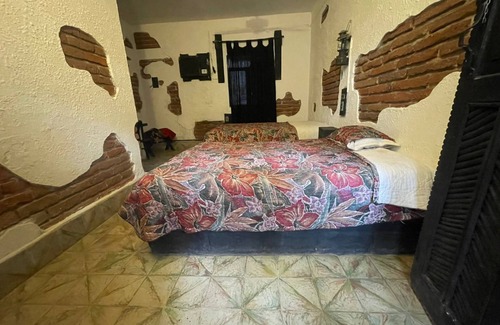 La Paz Hotel | 🏡 BNB Yeneka - Your Artistic Refuge in the Heart of La Paz