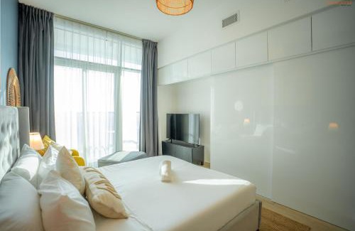 Dubai Marina Apartment | Bnbeyond's Sheek Studio at Studio One tower
