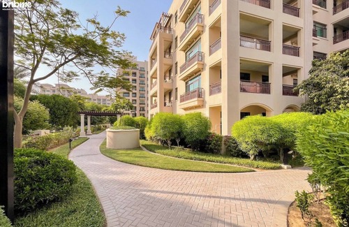 Dubai Apartment | bnbme | Modern Apartment in The Greens | Near Dubai Marina