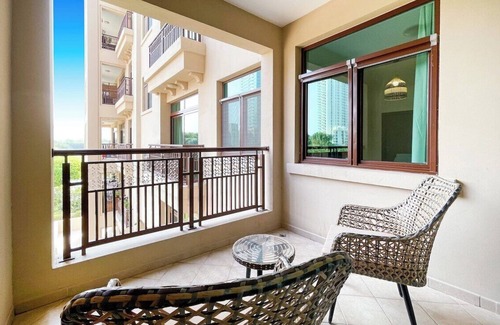 Dubai Apartment | bnbme | Modern Apartment in The Greens | Near Dubai Marina