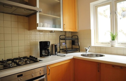Bunhill Apartment | BnBNook - 4BR Townhouse - West End and Farringdon