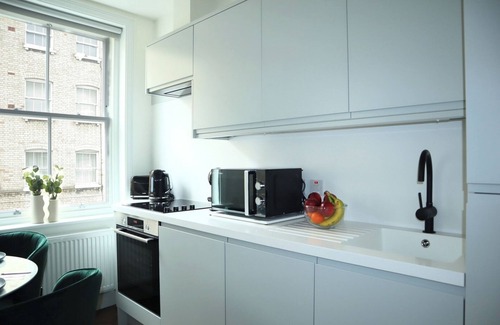 St Luke's Apartment | BnBNook - Modern 1BR Near Old Street and Barbican