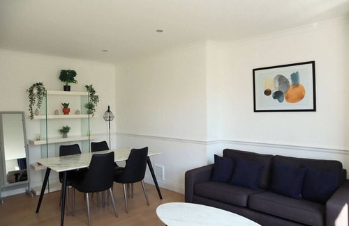Euston Apartment | BnBNook - Stylish 1BR in Historic Central Fitzroy