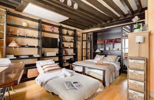 Enfants-Rouges Apartment | BnBNova - Pompidou & Le Marais
