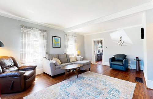 Sandwich House | Boardwalk Bliss