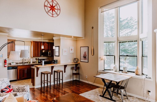 Old Town Eureka House | Boardwalk Loft w/bay view loacated in old town