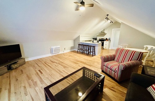 Lincoln Apartment | “Boat Dock Apt E” @ Sunset Estate