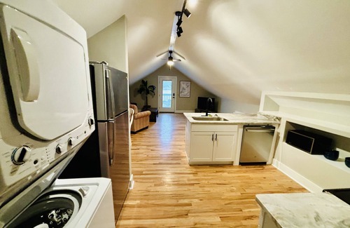 Lincoln Apartment | “Boat Dock Apt E” @ Sunset Estate