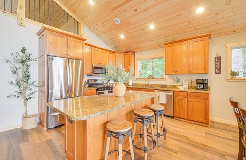 Siren Cottage | Boat Dock, BBQ & Fireside Fun: Clam Lake Cabin