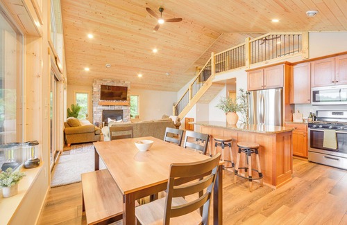 Siren Cottage | Boat Dock, BBQ & Fireside Fun: Clam Lake Cabin