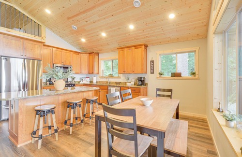 Siren Cottage | Boat Dock, BBQ & Fireside Fun: Clam Lake Cabin