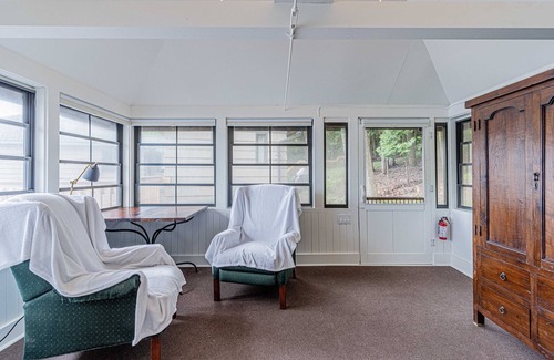 Bobcaygeon Cottage | Boat House on Lake Catchacoma With Two Docks, Sun Porch and Sleeps 8