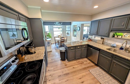 Florida Panhandle House | Boat Included Pool Pet Friendly. A Most Unique Vacation Home in the country 4U